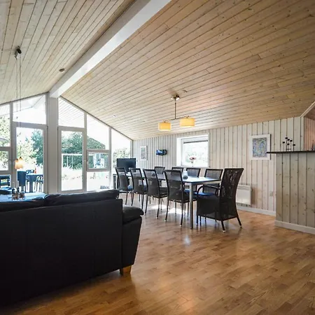 Pet Friendly In With Kitchen