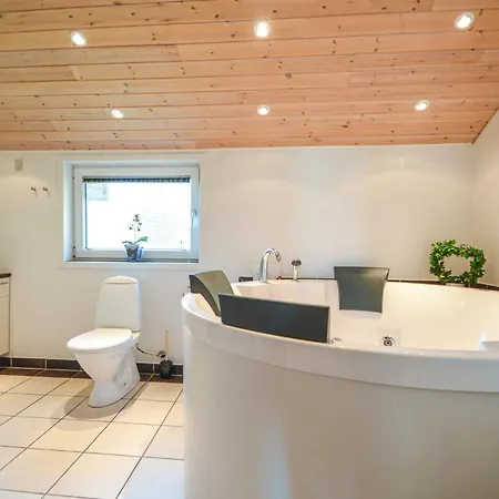 Pet Friendly In With Kitchen * Romo